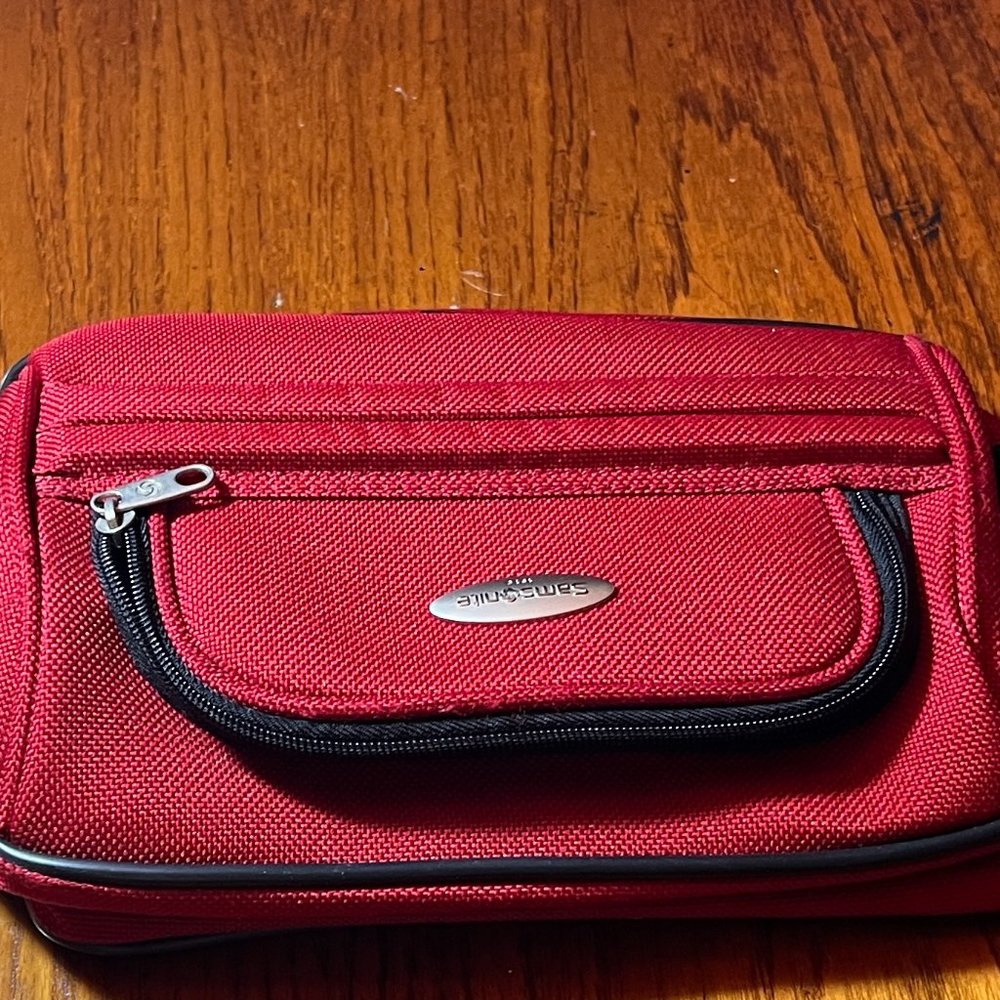 Samsonite red travel shaving kit